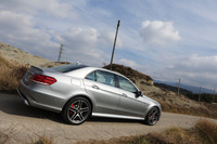 「E63 AMG S 4MATIC」には585psと81.6kgmを発生する5.5リッターV8ツインターボエンジンが搭載される。