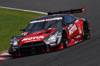 No.23 MOTUL AUTECH GT-R。惜しくも2位フィニッシュとなったが、タイトル争いのランキングは今回でトップに。
    