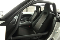 「NR-A」のシートは「S」「Sスペシャルパッケージ」と同じもの。ロールバーを装備するのであれば、スポーツシートの装着は必須だ。