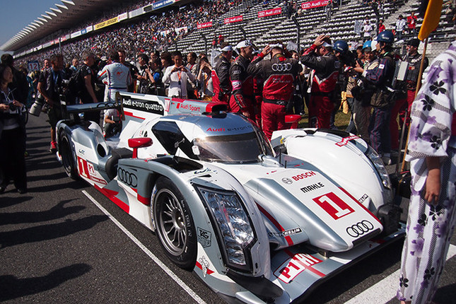 WEC第7戦、アウディは2台の「アウディR18 e-tron クワトロ」で参戦。今年のルマンで1-2フィニッシュを果たした、そんなクルマを間近で、しかもスタート前のグリッド上で見ることができた。