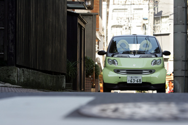 【スペック】全長×全幅×全高＝2540×1535×1550mm／ホイールベース＝1810mm／車重＝770kg／駆動方式＝RR／0.7リッター直3SOHC6バルブターボ・インタークーラー付き（61ps/5250rpm、9.7kgm/2000-4000rpm）／価格＝189万円（テスト車＝同じ）