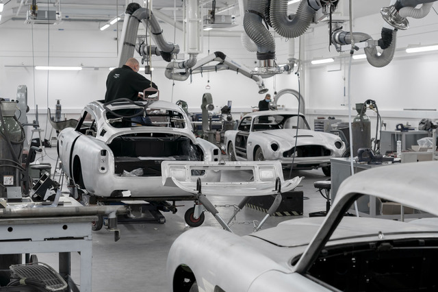 アストンマーティンが「DB5」のボンドカーを25台限定で生産開始