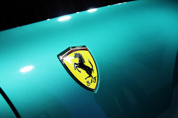 フェラーリ・アマルフィ スパイダー（エンブレム）