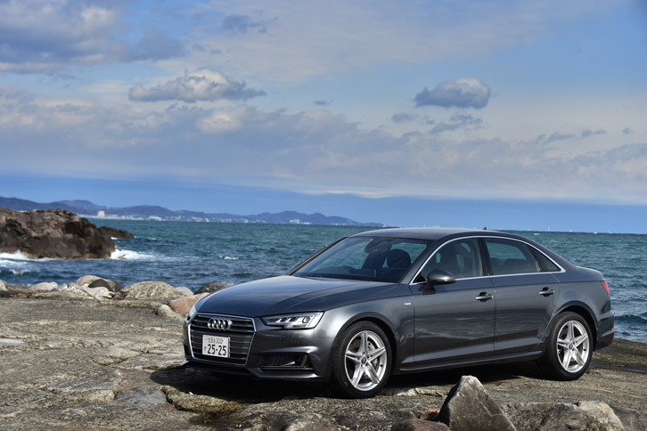 よりエッジの効いたプレスラインが目を引く新型「A4」。ボディーカラーにはテスト車に用いられていた「デイトナグレー・パールエフェクト」を含む、全9色が用意される。