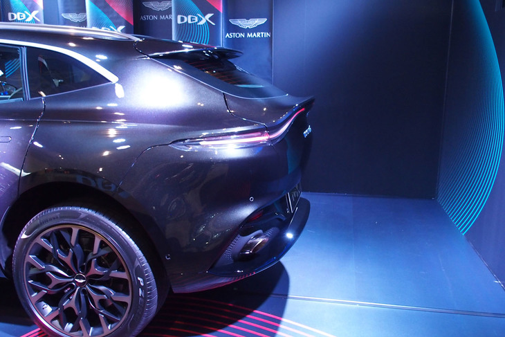 アストンマーティンDBX