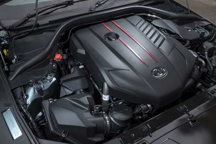 直列6気筒ならではのスムーズな回転フィールが印象的な、BMW製の3リッター直6ターボエンジン。（写真＝郡大二郎）