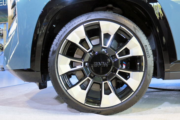 BMW XM（タイヤ＆ホイール）