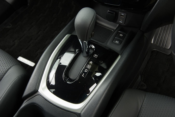 「エクストレイル」が搭載する「エクストロニックCVT」は、ステップ式変速制御を採用しており、ダイレクトなシフトフィールが得られる。