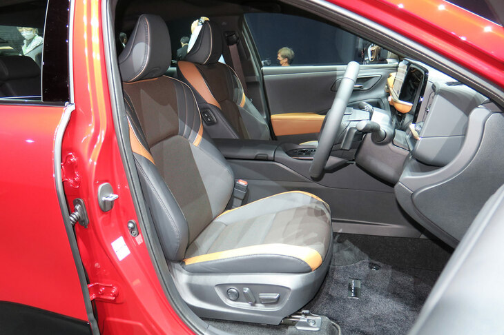 トヨタ・クラウン クロスオーバー（フロントシート）