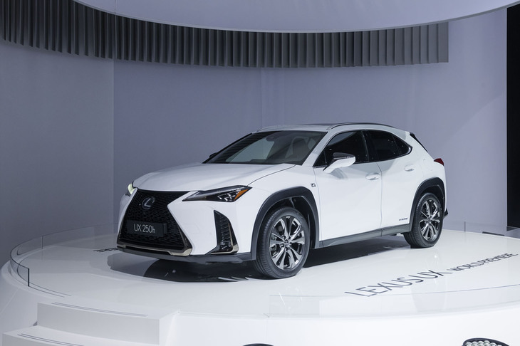 レクサスのクロスオーバー車のベーシックラインを担う「UX」。日本での発売は2018年冬頃となる予定。
