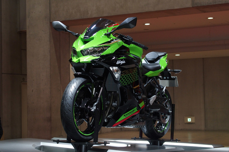 「ニンジャZX-25R」は、久々に復活したクオーターマルチ（250cc4気筒）。2020年に発売される見込み。
