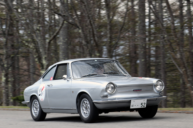 1966年「シムカ1000クーペ」。リアエンジンの仏製小型セダンである「シムカ1000」のシャシーにベルトーネ時代のジウジアーロが手がけたボディーを載せた小粋なクーペ。インポーターだった国際興業による正規輸入車という。