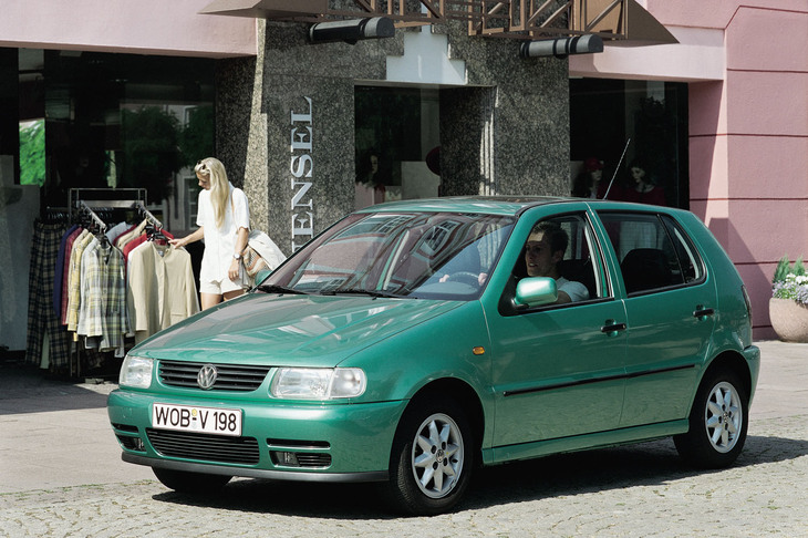 “ハッピーフェイス”と呼ばれる親しみやすいフロントマスクや丸みを帯びたフォルムが特徴の3代目「ポロ」は、1994年にデビューした。