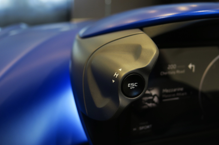 マクラーレン・エルヴァ（ドライブモードセレクターのスイッチ）