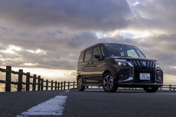 「スズキ・ソリオ」のマイナーチェンジモデルが発売されたのは2025年1月16日のこと。今回の試乗車はいわゆるカスタム顔の「ソリオ バンディット」で、バンディットは「ハイブリッドMV」のみのモノグレード設定だ。