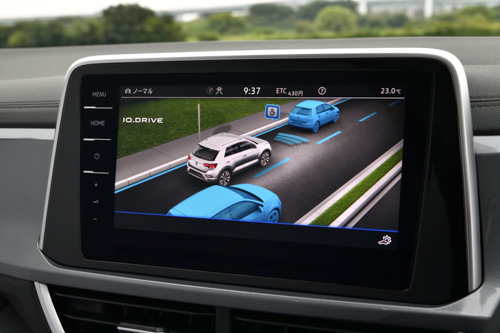 従来型の8インチから9.2インチに画面サイズが拡大されたインフォテインメントディスプレイ。従来の完全埋め込み型からフローティングタイプに変更され、見やすさと使いやすさが向上している。