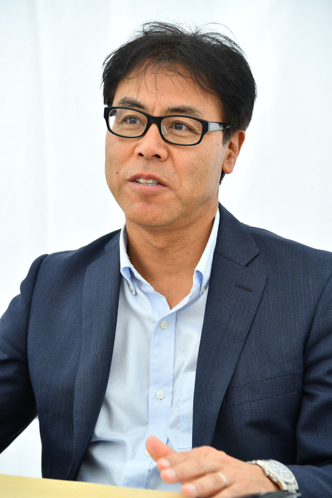 学生時代は「トヨタ・クラウン」に憧れていたという秋山さん。それから三十余年がたち、同車の開発責任者を務めることになった。