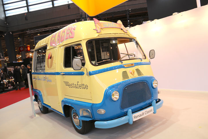 1959年に発表された商用車「エスタフェット」は、同社初の前輪駆動車であった。展示車両は1963年型。ルノーの120年展より。