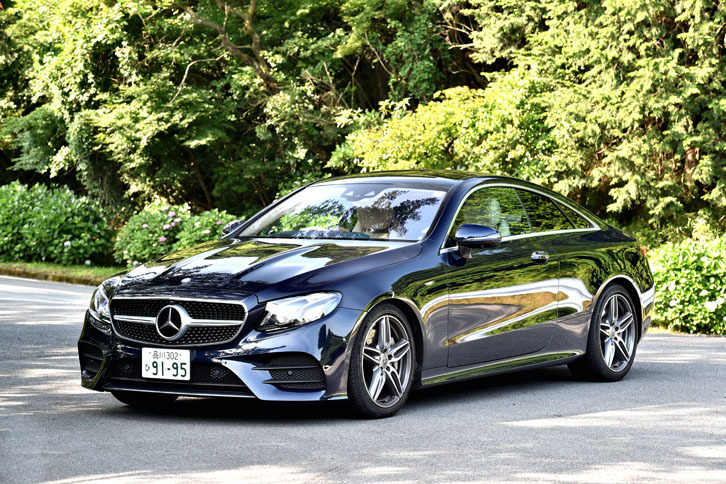 メルセデス・ベンツE400 4MATICクーペ スポーツ
	ボディーサイズ：全長×全幅×全高＝4855×1860×1430mm／ホイールベース：2875mm／車重：1940kg／駆動方式：4WD／エンジン：3リッターV6 DOHC 24バルブ ツインターボ／トランスミッション：9段AT／最高出力：333ps（245kW）/5250-6000rpm／最大トルク：480Nm（48.9kgm）/1600-4000rpm／タイヤ：（前）245/40R19 （後）275/35R19／価格：1037万円