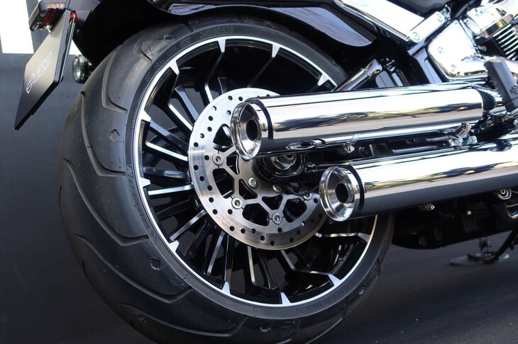 ハーレーダビッドソン・ブレイクアウト（リアホイール）