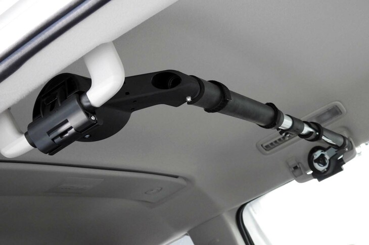 三菱デリカD：5 CHAMONIX SNOW GEAR（ベースバー）