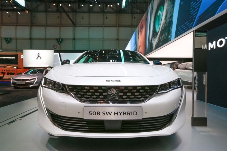 プジョー508SWハイブリッド