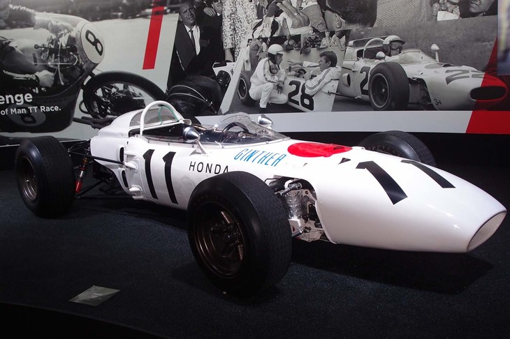 「ホンダレーシング」の記念展示から。写真は1965年のF1メキシコGPで優勝した「RA272」。