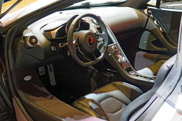 マクラーレンMP4-12C 2011年（インストゥルメントパネルまわり）