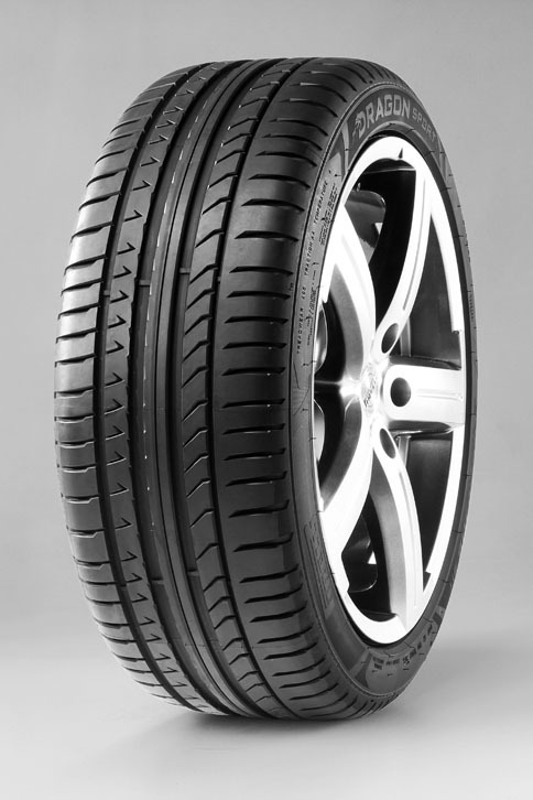 新しい「DRAGON SPORT」は、アジアパシフィック地域がターゲットのスポーティータイヤだ。