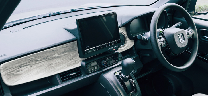 「N-ONE」の特別仕様車「オリジナル クラフトスタイル」のインストゥルメントパネル。