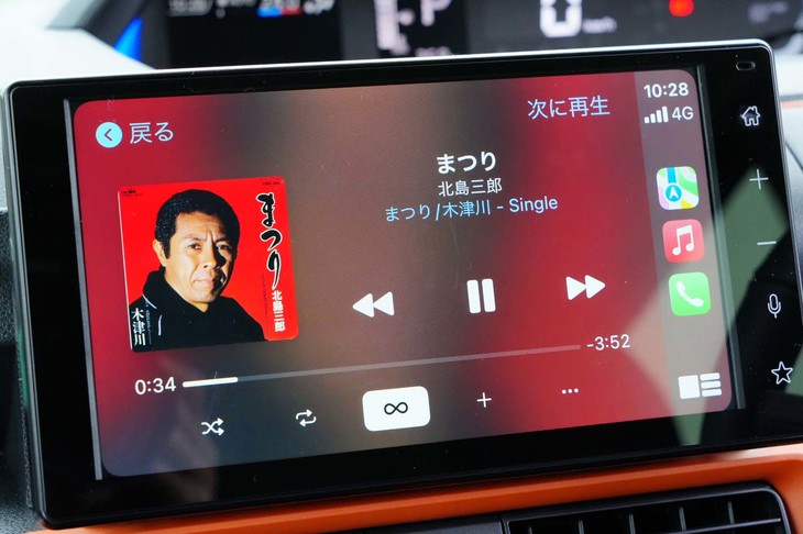 「iPhone」をつないで「Apple Carplay」を使ってみる。若き日の北島三郎もくっきり。