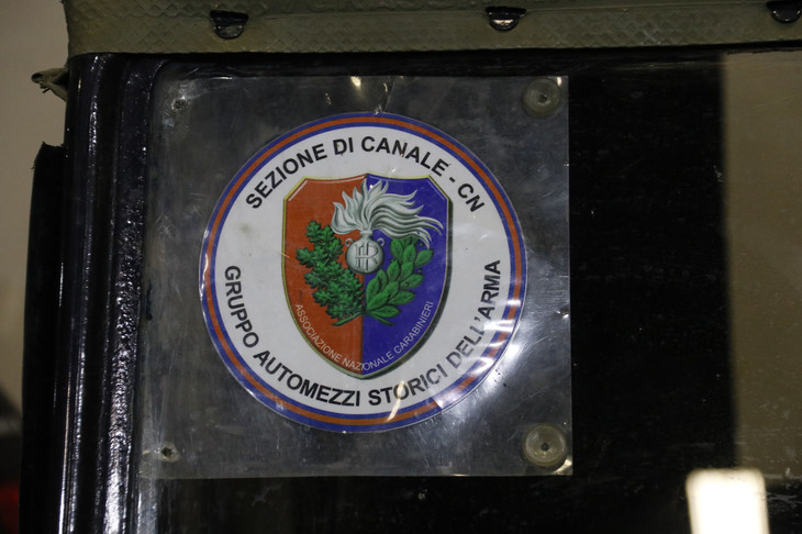カラビニエリ クーネオ支部 歴史車部門のエンブレム。