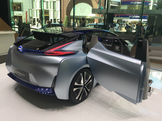 メインのスペースには、2015年東京モーターショーで公開された「日産IDSコンセプト」が。