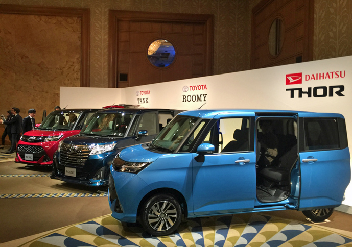 2016年11月9日、東京都内のホテルで催された「ダイハツ・トール」と「トヨタ・ルーミー／タンク」の記者発表会で。