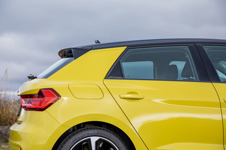 力強い印象を与える太いCピラーも「スポーツクワトロ」のエクステリアイメージからデザインされたパートだという。