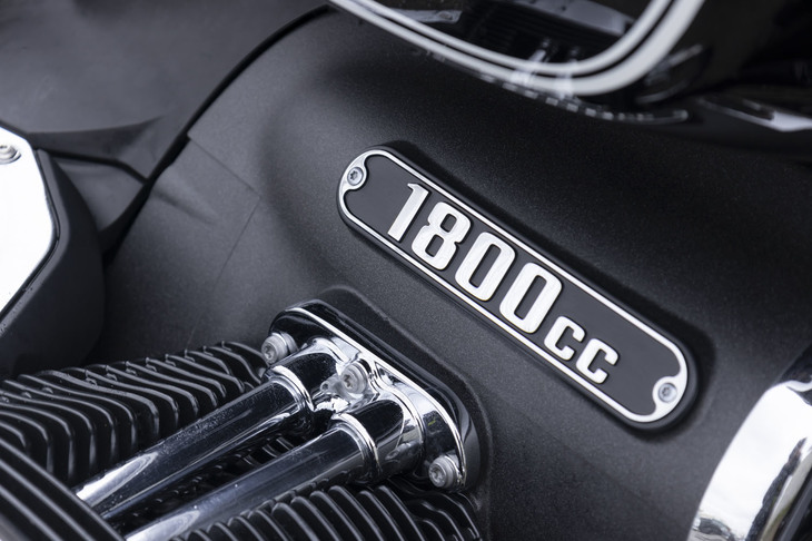 1800cc（厳密には1801cc）の排気量を持つ空油冷ボクサーエンジン。その仕様は「R18／R18クラシック」と共通で、91PSの最高出力と158N・mの最大トルクを発生する。