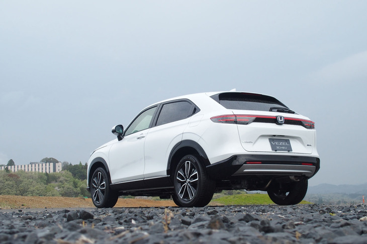 ホンダ・ヴェゼルe：HEV Z（リアビュー）