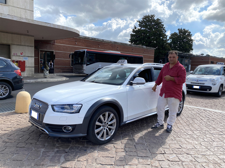 ロレンツォ・ルカさんと2014年式「アウディA4オールロードクワトロ2.0 TDI」。