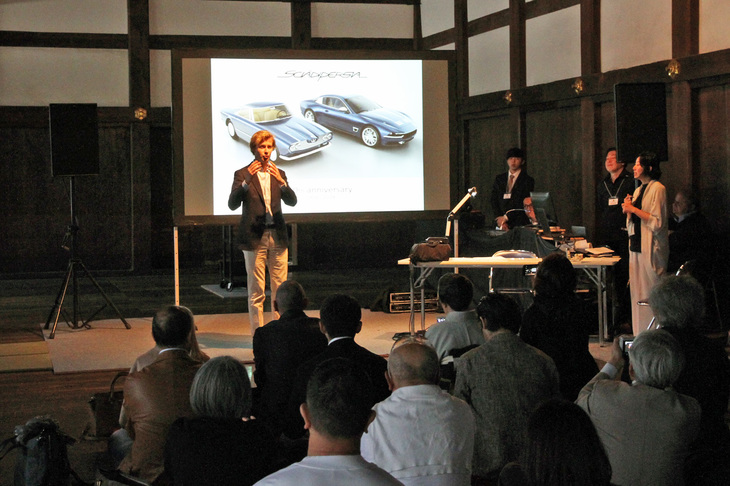 カロッツェリア・トゥーリングは1966年に活動停止したが、それから半世紀を経た2006年にカロッツェリア・トゥーリング・スーパーレッジェーラとして復活。今回、審査員のひとりとして来日した同社チーフデザイナーのルイ・ド・ファブリベッカース氏は、去る3月のジュネーブショーでお披露目された「シャー ディ ペルシア」（ベースは「マセラティ・グラントゥーリズモ」）も担当。マセラティ・クラブ・オブ・ジャパンのメンバーを対象に、そのデザインプロセスについて語った。