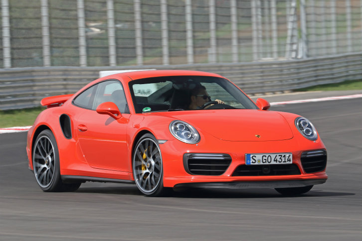 今回の試乗会には、キャラミでのサーキットテストも含まれていた。中高速コーナーが続くキャラミでは、「911ターボS」のスタビリティーの高さが光った。