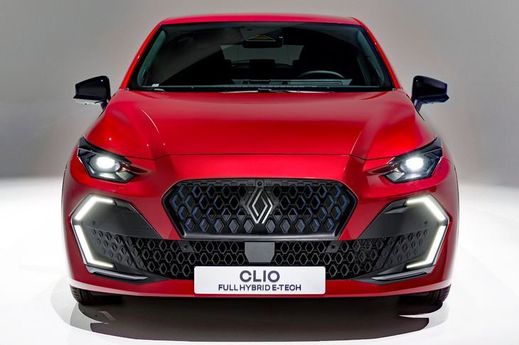 いっぽうで、フロントマスクはこんなに強烈。ものの見事な歌舞伎顔。