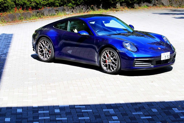 2018年のロサンゼルスモーターショーでデビューした「ポルシェ911」の8代目が、992型。先に高性能版たる「カレラS」と「カレラ4S」が発売された。