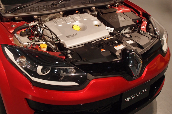 メガーヌR.S. 273ファイナルエディション（2リッター直4ターボエンジン）