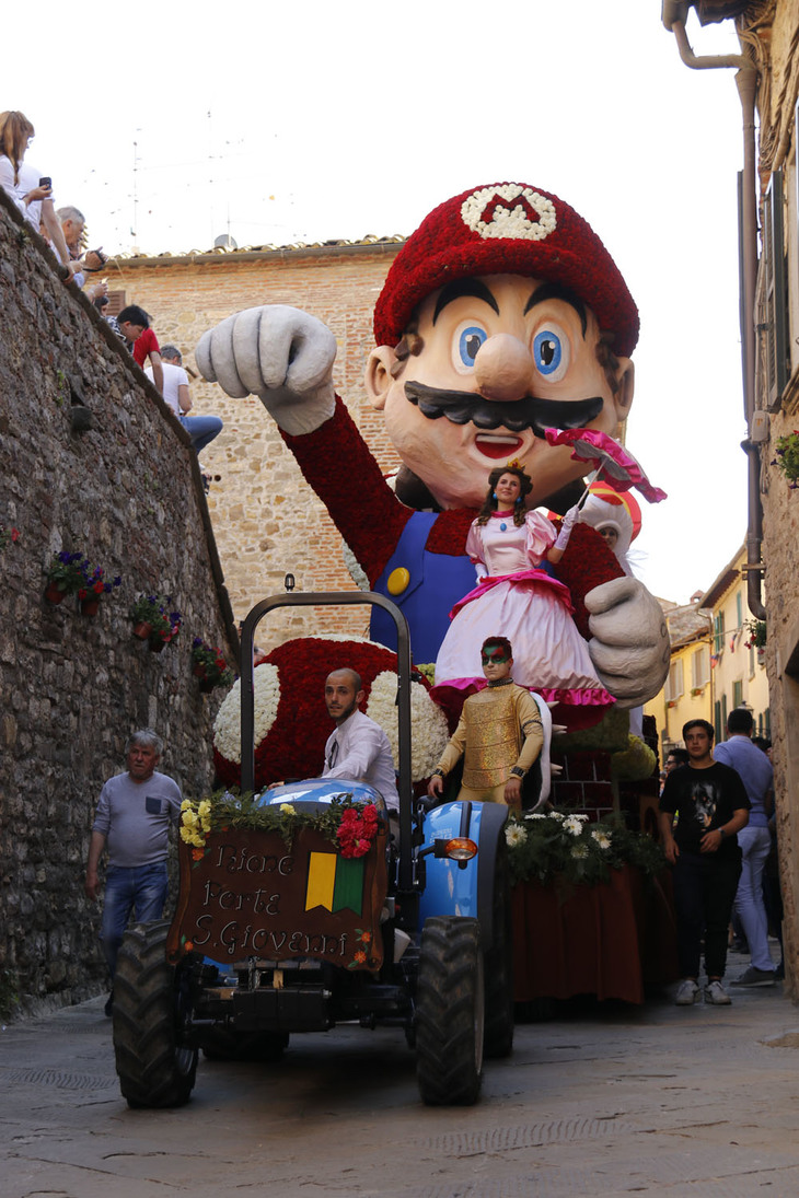 2019年にトスカーナ州ルチニャーノ村で催された春祭りから。詳しくは連載の第610回でリポートした。