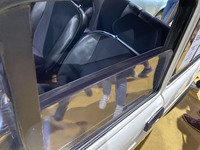 別の角度から。装甲のグレードは「B6」が確保されている。