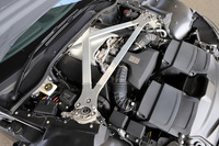 メルセデスAMGから提供される4リッターV8ツインターボエンジン。510psの最高出力と685Nmの最大トルクを発生する。