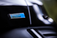 日本に導入される「アルカナ」のパワートレインは、独自のフルハイブリッドシステム「E-TECH HYBRID」の1種類のみ。ルノーは2030年までに販売車種の9割を電動化すると発表しており、現在欧州で販売されているアルカナもすべてハイブリッドモデルとなっている。