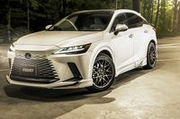 「ボルクレーシングG29」は、写真の「レクサスRX」やミニバン「トヨタ・アルファード」など、日本のプレミアムカーにもよく似合う。