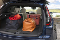 荷室容量は通常時で637リッター、後席格納時で最大1385リッターに拡大できる。