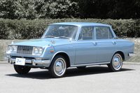 1964年に登場した3代目「トヨペット・コロナ」。トヨタは同車の性能の高さを訴求するため、当時開通したばかりの名神高速道路で10万km連続高速走行公開テストを実施。優れた高速性能と高い耐久性をアピールした。